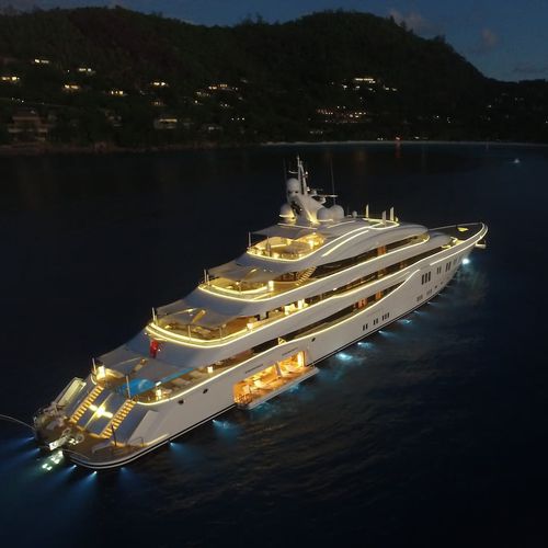 Cruising mega-yacht - LADY LARA - Lurssen Yachts - raised pilothouse