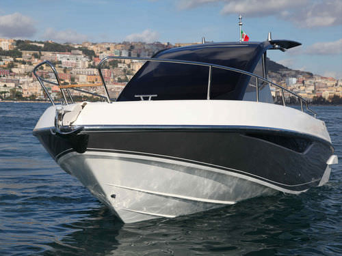 Inboard express cruiser - 30 GT - Nautica Salpa - twin-engine / hard-top / 10-person max.