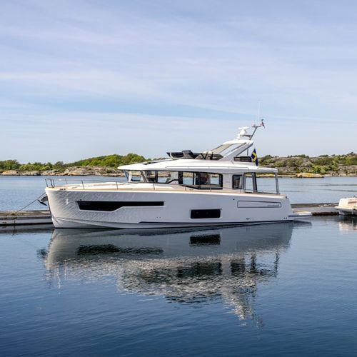 Inboard express cruiser - 495  - Nimbus - twin-engine / flybridge / classic