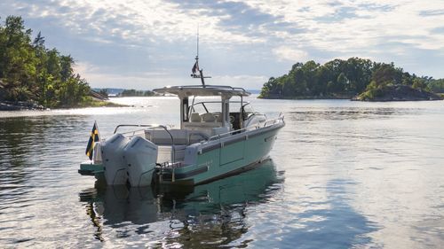 Outboard express cruiser - T 42 - Nimbus - twin-engine / soft-top / sport