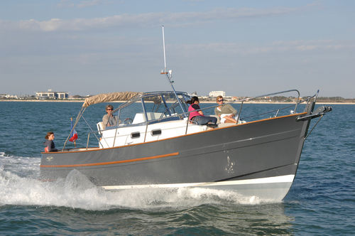 Inboard cabin cruiser - 850  - Rhea Marine - diesel / twin-engine / open