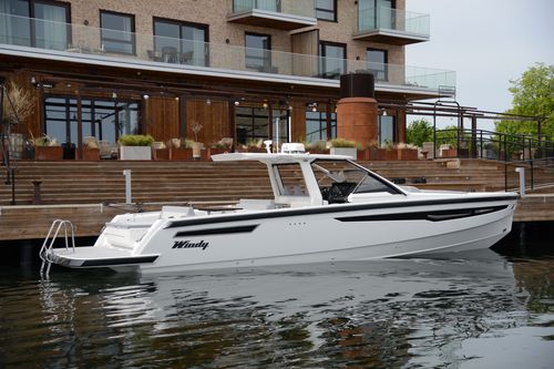 Inboard express cruiser - SR44PRO - Windy - twin-engine / hard-top / IPS
