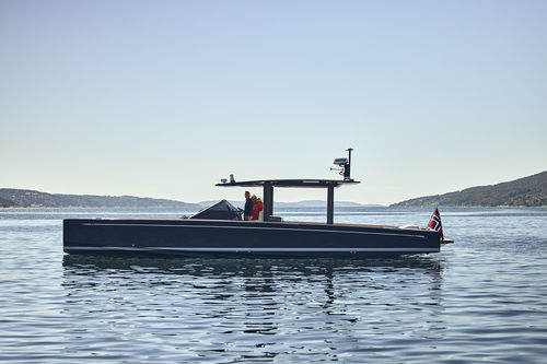 Outboard express cruiser - SHADOW - Nautor Swan - triple-engine / open / center console