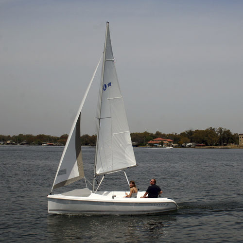 Day-sailer - 18 - Marlow Hunter - fiberglass / with bowsprit