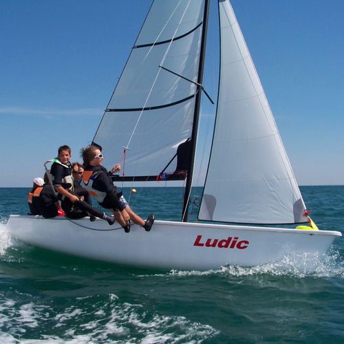 Double-handed sailing dinghy - LUDIC - Hobie Cat USA - recreational / asymmetric spinnaker