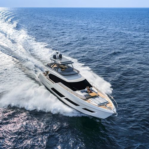 Cruising motor yacht - 720 - Ferretti Yachts - flybridge / 3-cabin