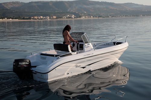 Outboard center console boat - VOYAGER 19 S - Ranieri International - ski / 7-person max. / sundeck