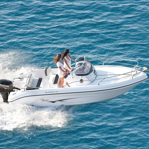 Outboard walkaround - SHADOW 19 - Ranieri International - center console / open / 7-person max.