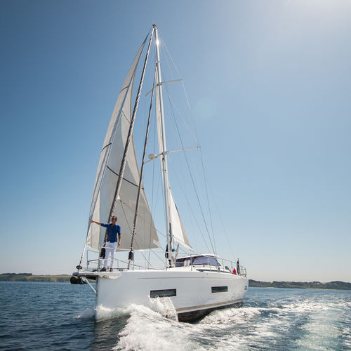 Ocean cruising sailing yacht - 50 - Chantiers Amel - racing / 3-cabin / with center cockpit