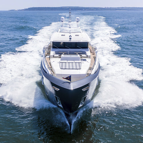 Cruising motor yacht - FD110 Skyline - Horizon - raised pilothouse / 8-cabin / displacement
