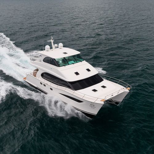 Power catamaran motor yacht - PC52 - Horizon - cruising / with enclosed ...