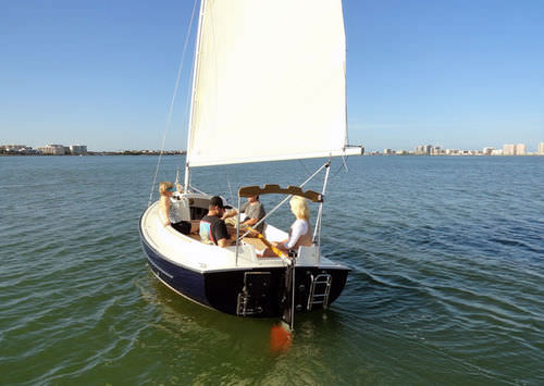 Classic sailboat - HORIZON DAY CAT - Com-Pac Yachts - catboat