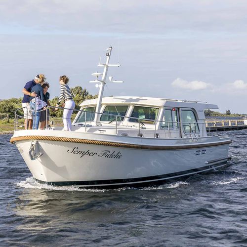 Inboard express cruiser - Grand Sturdy 45.0 Sedan - Linssen Yachts B.V. - diesel / twin-engine / hard-top