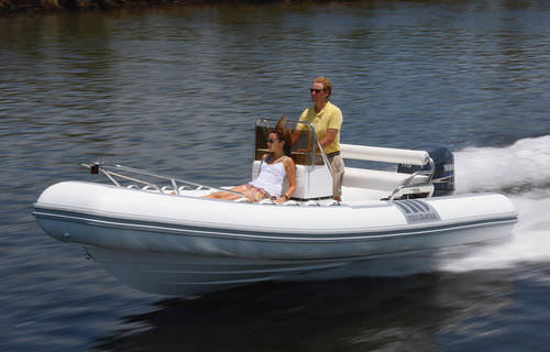 Outboard inflatable boat - Deluxe Series 550 - Novurania - rigid / center console / open