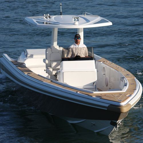 Inboard center console boat Chase Series 38 Novurania diesel
