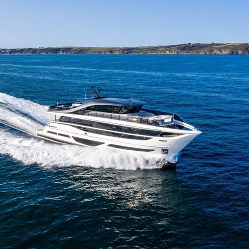Cruising motor yacht - X95 Vista - Princess - flybridge / raised pilothouse / with deck saloon