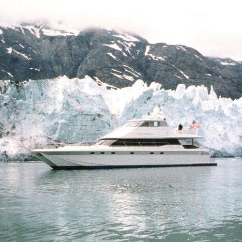Catamaran motor yacht - NORTHSTAR - Warwick Yacht Design - cruising / with enclosed flybridge / planing hull