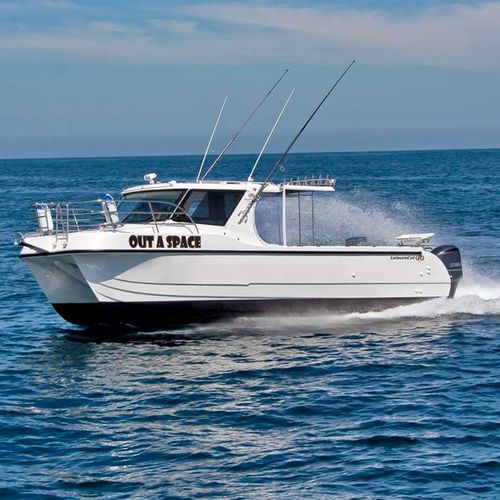 Catamaran express cruiser - 9000 Kingfisher - LeisureCat - outboard / diesel / twin-engine
