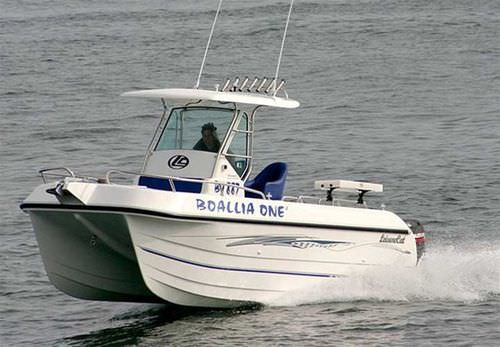 Catamaran walkaround - 6000 Islander - LeisureCat - outboard / twin-engine / center console