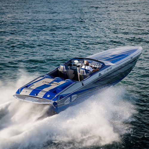 Inboard runabout - 38' Top Gun - Cigarette Racing Team - twin-engine / dual-console / open