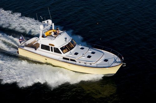 Cruising motor yacht - MAD MAX/DOUG ZURN - Lyman Morse - flybridge / soft-top / 2-cabin