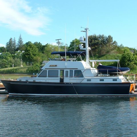 Cruising motor yacht - MUGSY - Lyman Morse - flybridge / soft-top