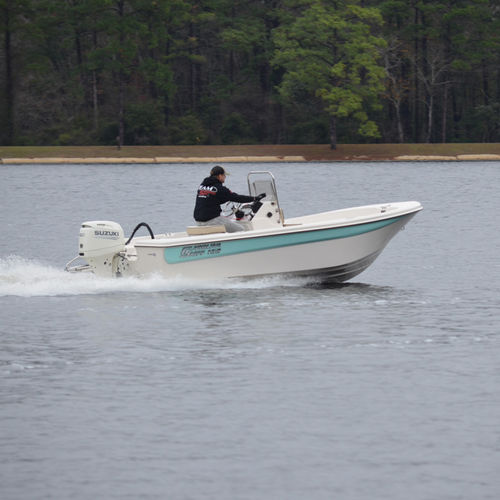 Outboard bay boat - 162 JLS - Carolina Skiff - center console / open / sport-fishing