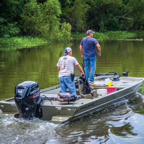 Outboard bay boat - GRIZZLY® 2072 CC - Tracker - center console / sport-fishing / aluminum