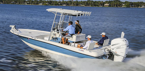 Outboard bay boat - 240 LTS PRO - Triton Boats - center console / sport-fishing / 7-person max.