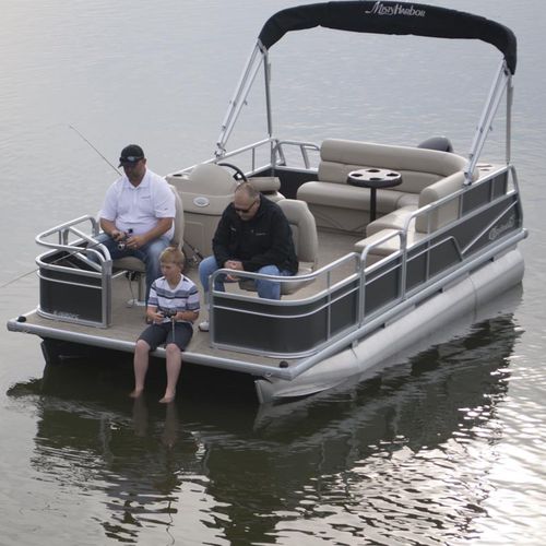 Outboard pontoon boat Explorer 1680FC Misty Harbor sport fishing 8 person max