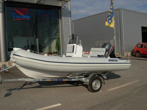Outboard inflatable boat - 450 FAMILY - Mostro - rigid / side console / for fishing