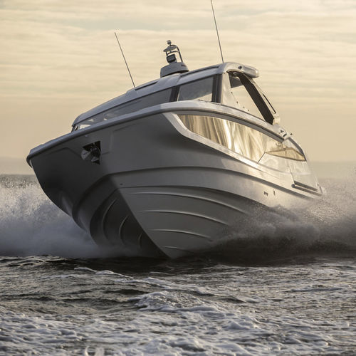 Outboard express cruiser - 325 GTO - Galeon - twin-engine / hard-top / bowrider