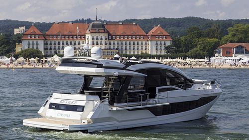 Sport motor yacht - 650 SKYDECK - Galeon - flybridge / 4-cabin
