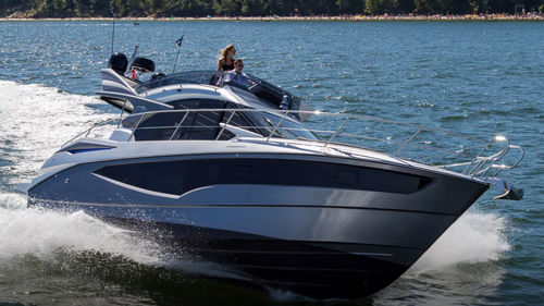 Inboard express cruiser - 360 FLY - Galeon - twin-engine / flybridge / 10-person max.