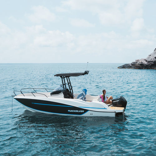 Outboard center console boat - 705 Open - Quicksilver Boats - 8-person max. / with cabin / sundeck