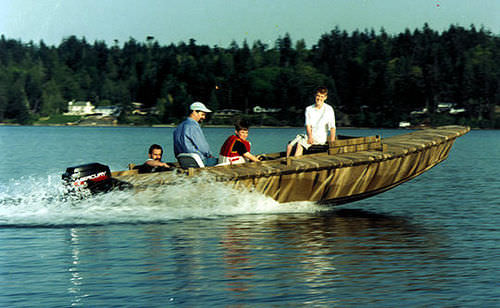 Outboard bay boat - Honker 18 - Devlin - open / side console / sport-fishing
