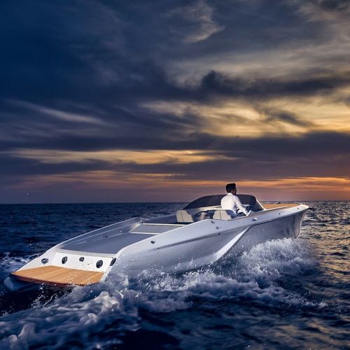 Inboard runabout - 858 Fantom - FRAUSCHER BOOTSWERFT - dual-console / open / 7-person max.