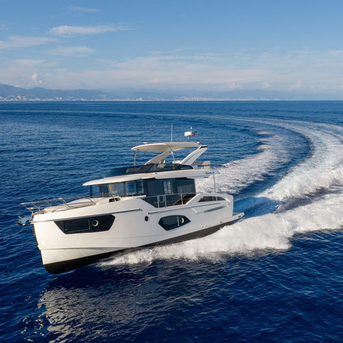 Inboard express cruiser - Navetta 50 - Absolute Yachts - twin-engine / flybridge / IPS