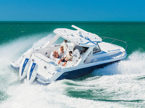 Outboard center console boat - 35 VALOR - Intrepid - gasoline / twin-engine / stepped hull