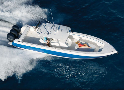 Outboard center console boat - 400 CC - Intrepid - triple-engine / stepped hull / sport-fishing