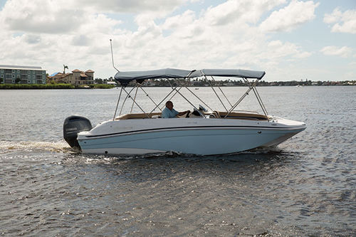 Outboard deck boat - SS 218 OB - Hurricane - wakeboard / 12-person max. / sundeck
