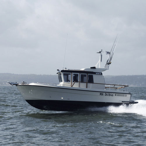 Outboard walkaround - 25.1 TF - Targa - inboard / twin-engine / wheelhouse