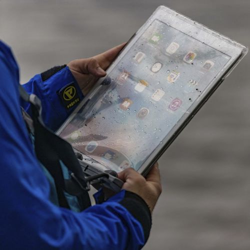 Waterproof iPad pouch - Portrait  - Aquapac - camera