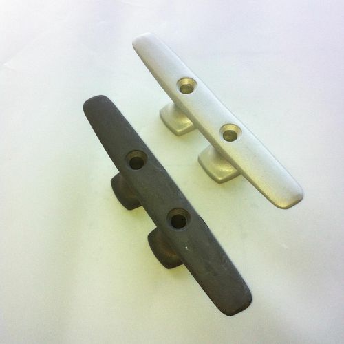 Boat deck cleat - John Mast - flat / aluminum
