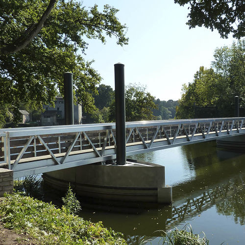 Marina gangway - RIVER CROSSING - Metalu Industries International - floating / with handrails