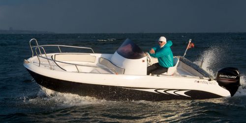 Outboard center console boat - 540 SD - Moonday Yachts - side console / sport / sundeck