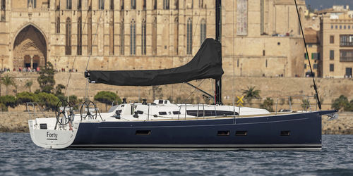 Cruising sailboat - J/40 - J Composites / J Boats - offshore racing / 3-cabin / with bowsprit