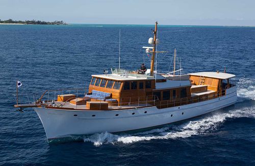 Classic motor yacht - KIZBEL - Hodgdon Yachts - flybridge / custom
