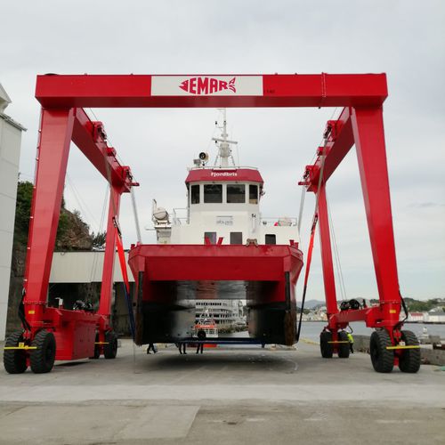Remotely controlled travel lift - BHT 140 - ASCOM - all-wheel steering / for heavy loads / Ackermann steering