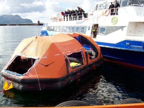 Ship marine evacuation system - MES  - Deutsche Schlauchboot